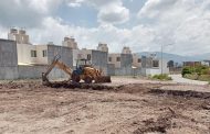 Construyen parque público en la colonia Benavente