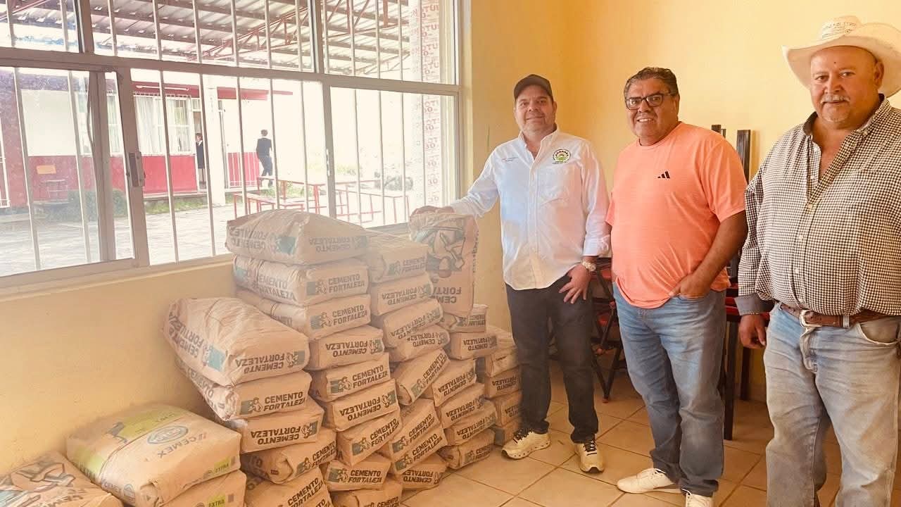 Joel Verduzco apoya construcción de comedor en Telesecundaria del Sauz de Magaña