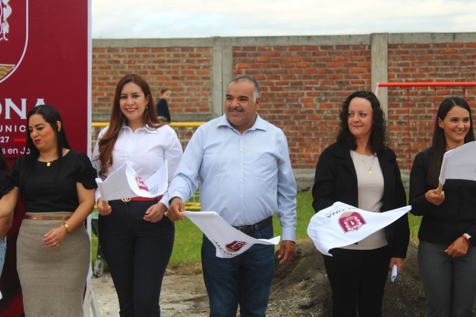 onen en marcha colocación de techumbre en escuela Fernando Latapí en El Realejo