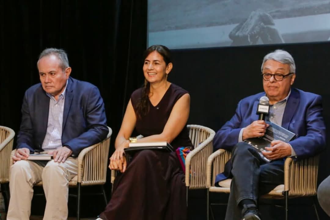 Cuarta República presenta el libro 