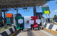 Unos minutos se quitó el bloqueo carretero, pero se volvió a cerrar el transito en la caseta de la autopista de occidente en Ecuandureo