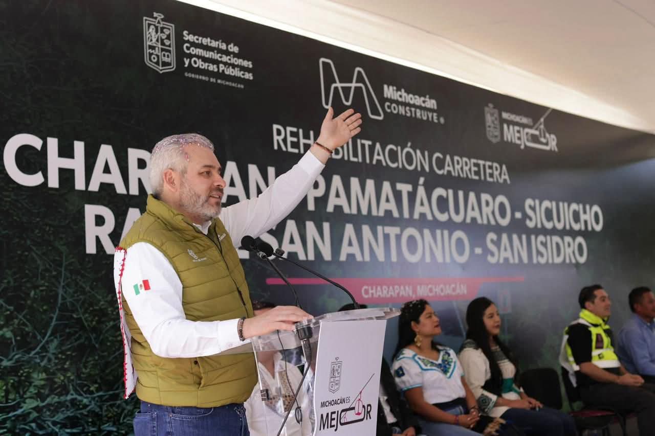Más de 14 mil beneficiados en Charapan y Los Reyes con rehabilitación carretera: Bedolla