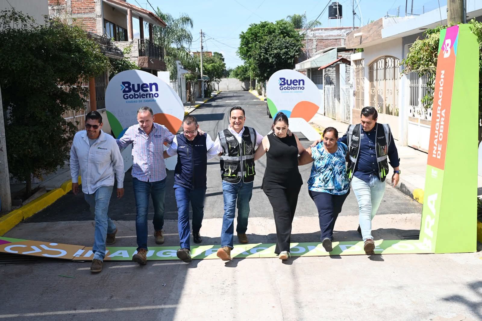 Carlos Soto entregó obra integral de pavimentación en la colonia Nueva Grecia