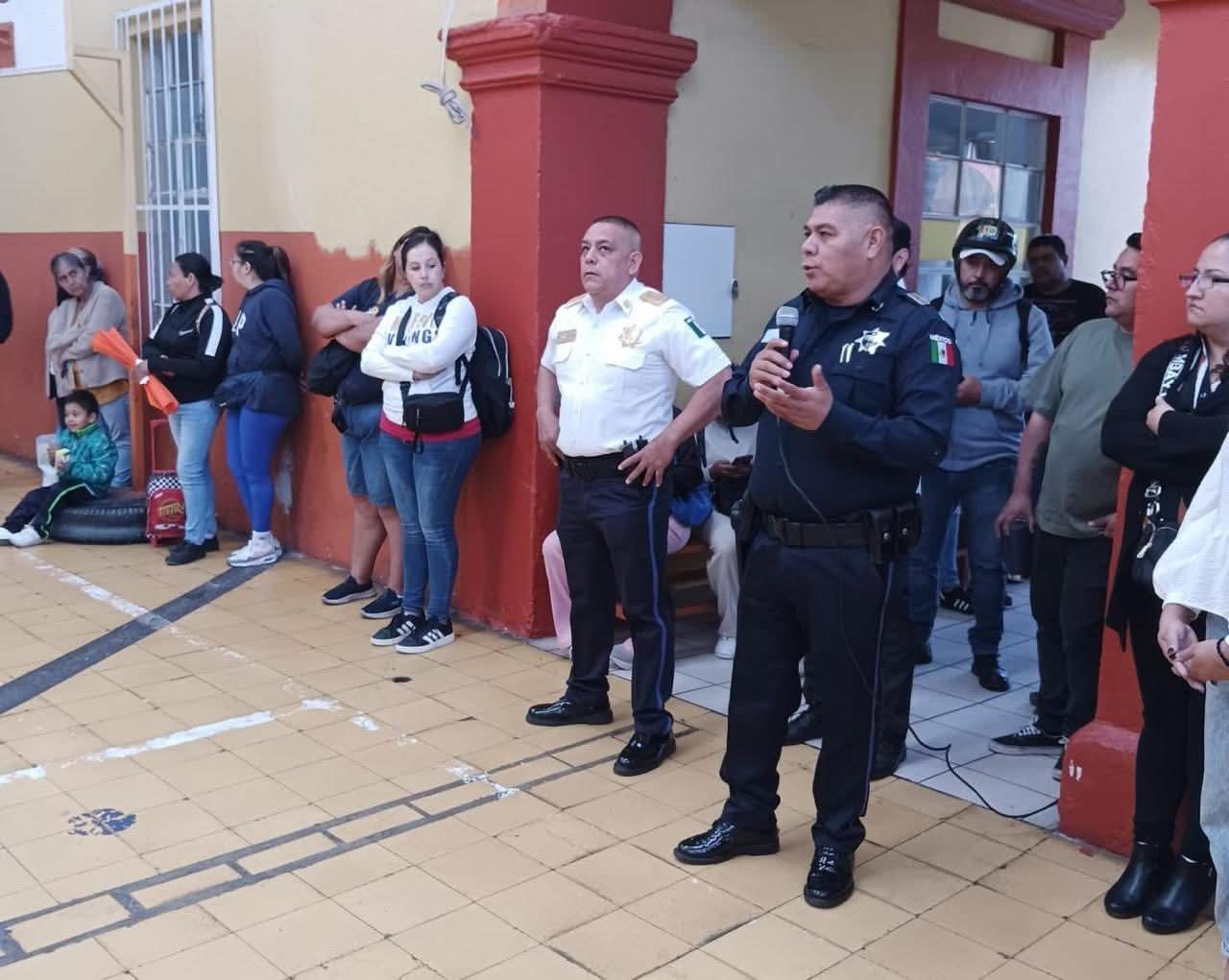 Capacitan a padres de familia sobre el Operativo Carrusel y educación vial