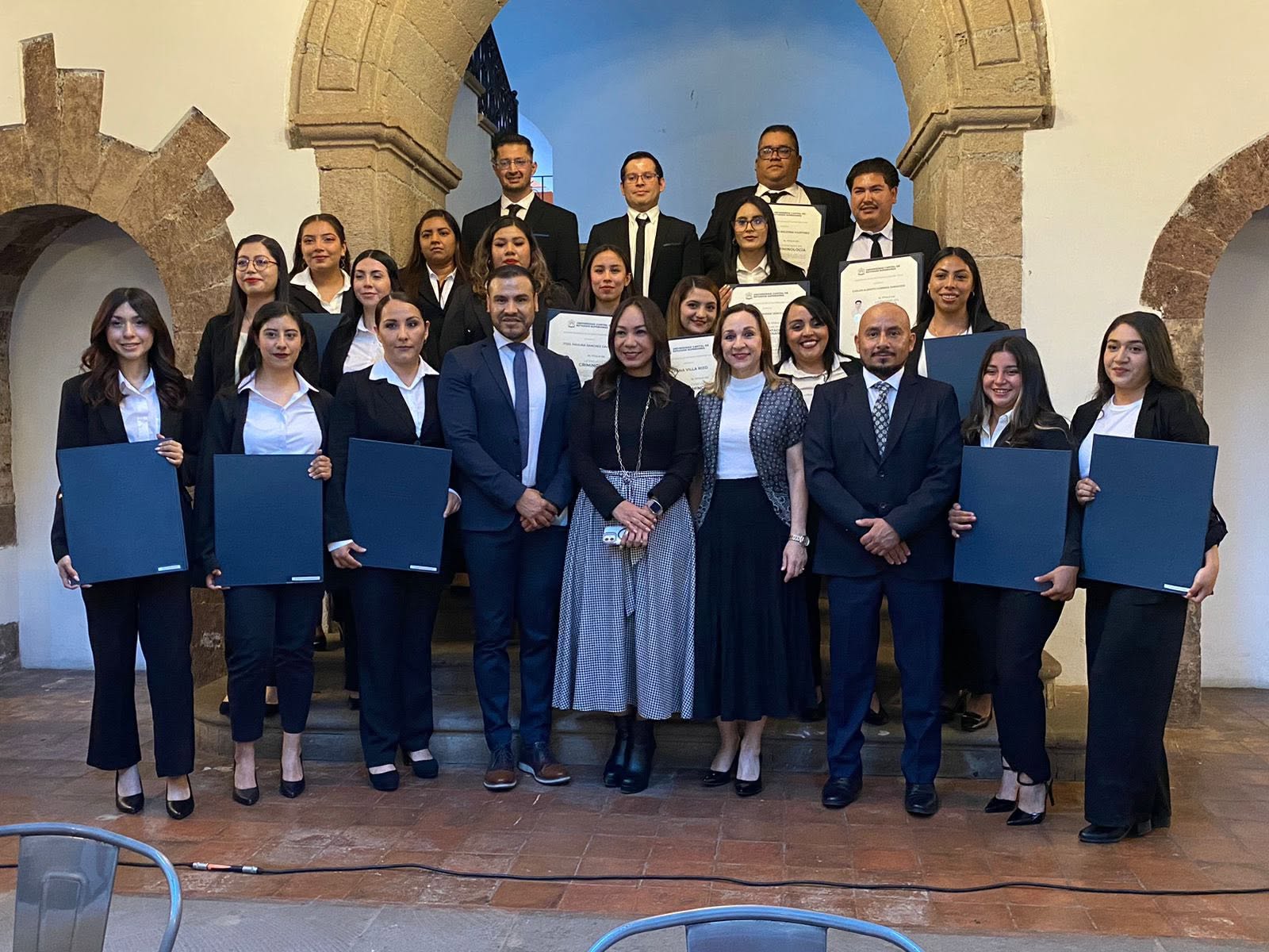 Universidad Capital entrega títulos a 40 nuevos profesionistas en diferentes licenciaturas