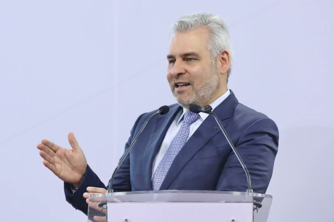 Impulso federal a educación llevará becas a más de 892 mil estudiantes: Bedolla