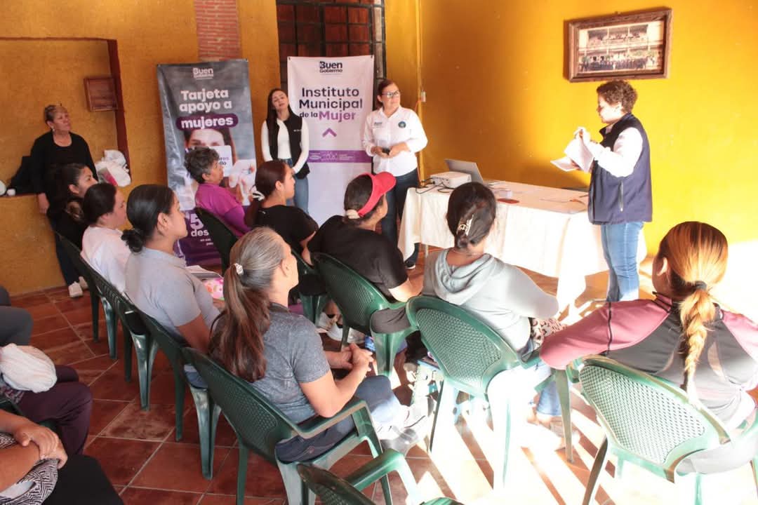 Mujeres de Cerrito de Ortiz reciben apoyos y orientación del Instituto Municipal de la Mujer