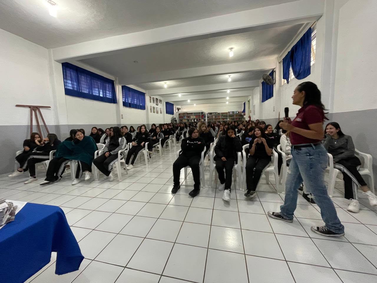 IMM y Centro Libre acercan información sobre derechos de las mujeres a jóvenes del CESZAM