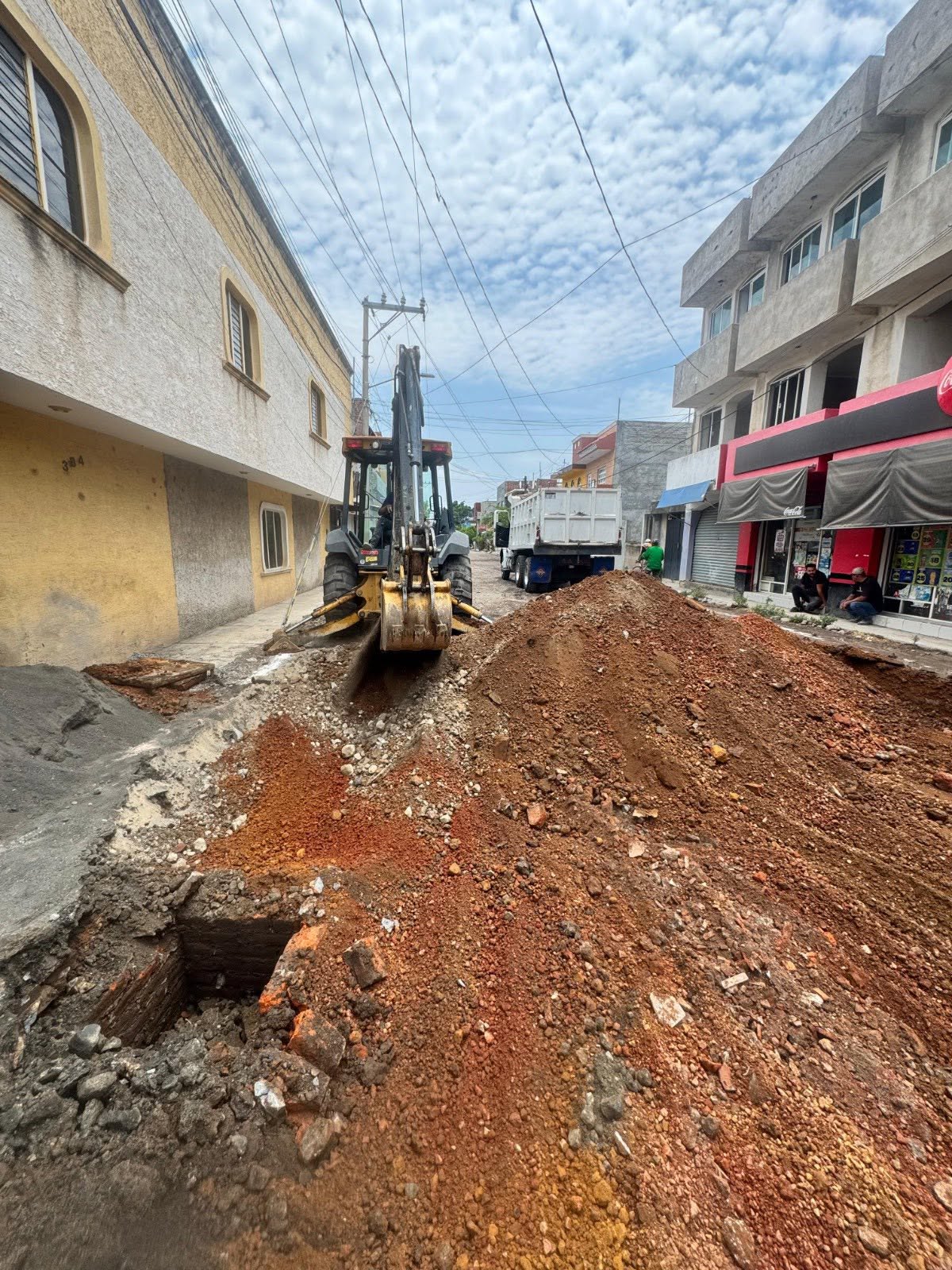 Rehabilitan la calle Elías Miranda para mejorar movilidad y servicios en la colonia Ejidal Sur