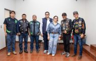 Integrantes de la organización biker “La Catrina”, entregan donativo al Sistema DIF Tangancícuaro.