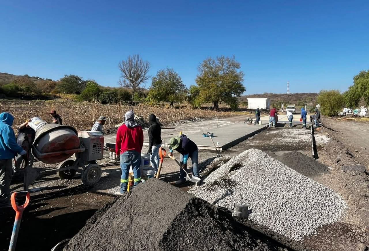 Concluyeron segunda etapa de pavimentación en camino al panteón de Aquiles Serdán