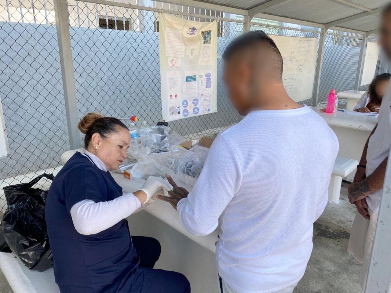 DIF Zamora brinda apoyo integral y entrega de cobijas en el Centro de Reinserción Social