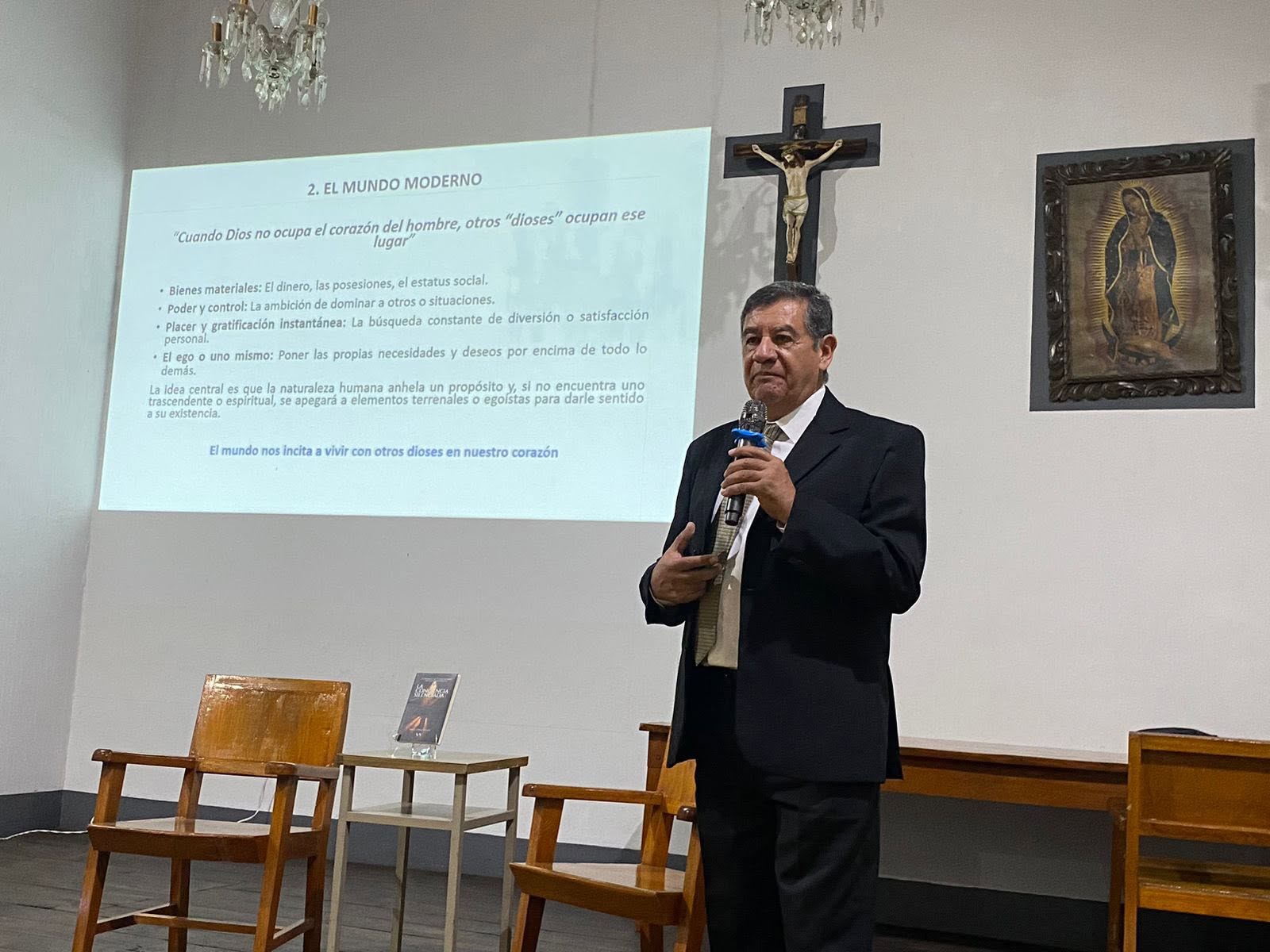 Sergio Pérez Sustaita presentó su libro La Conciencia Silenciada