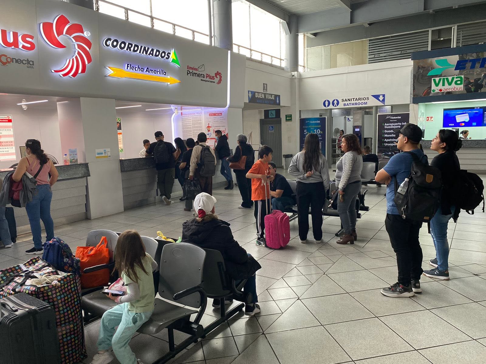 Comienzan a regularizarse corridas en la Central de Autobuses tras bloqueos carreteros