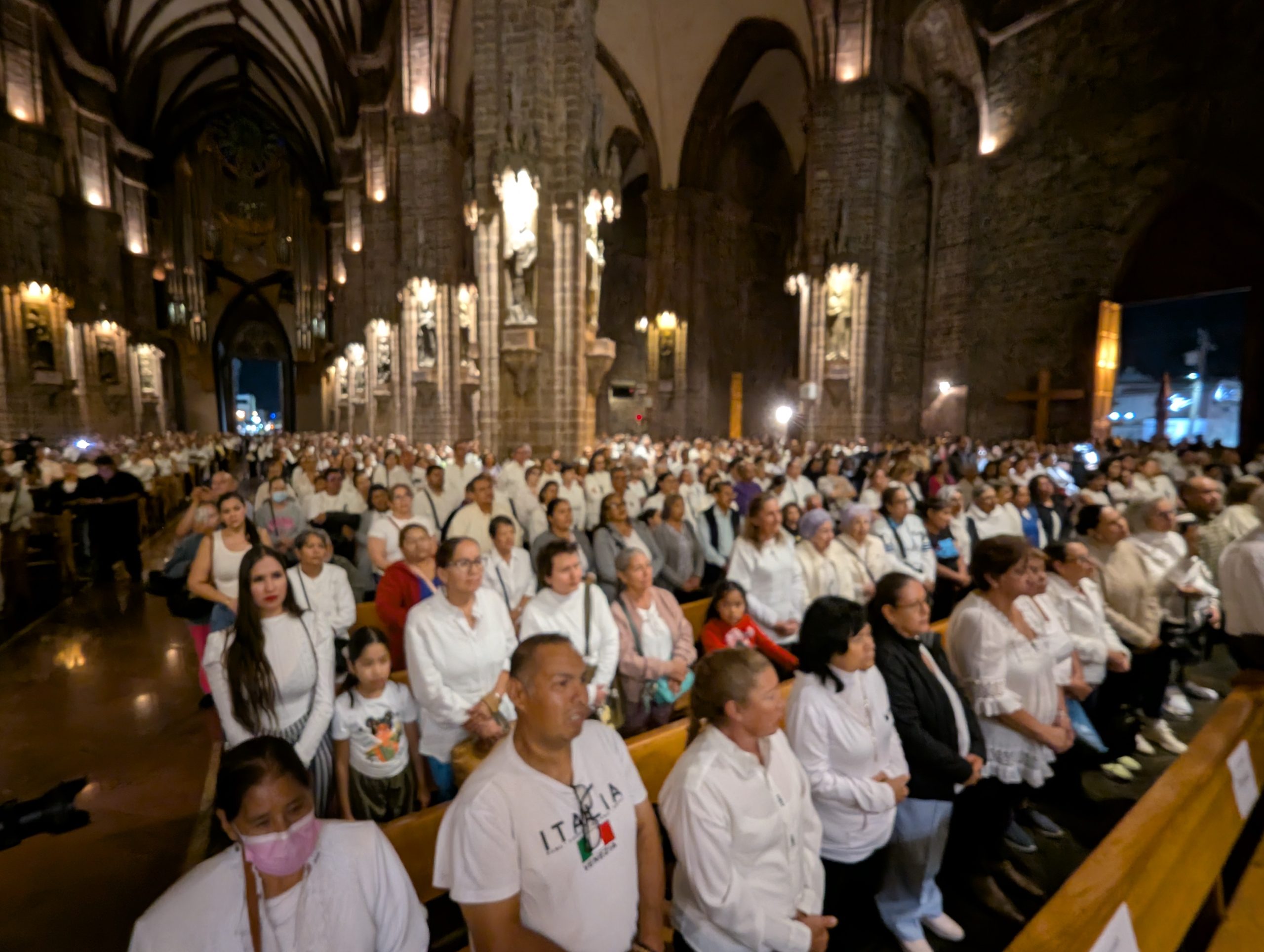 Asiste la población al encuentro por la paz y la justicia en Santuario Guadalupano