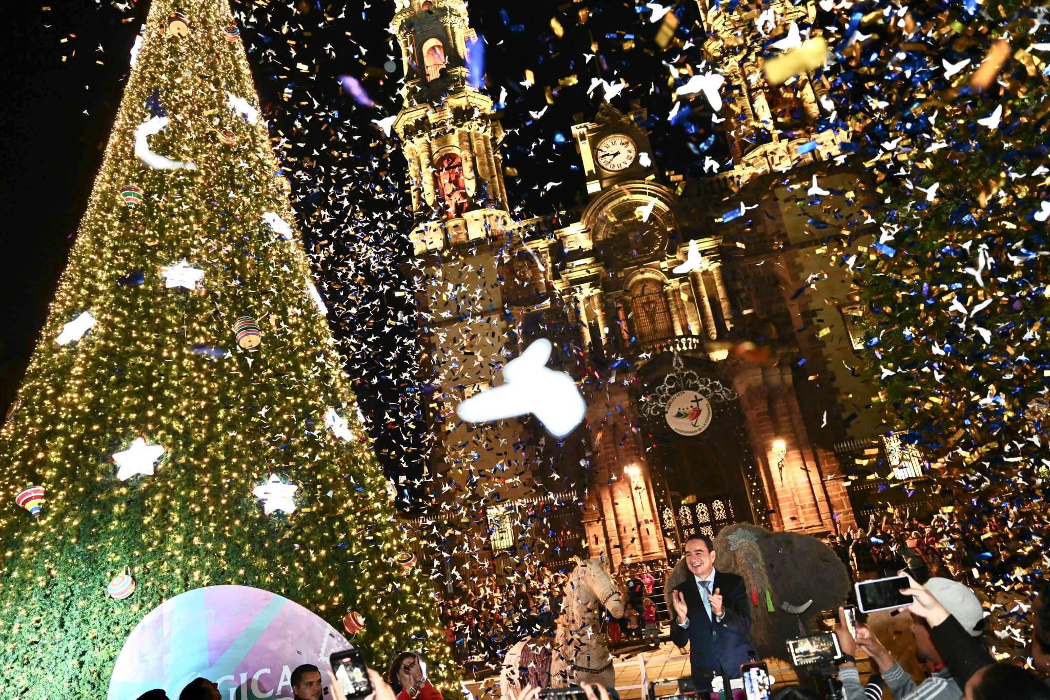 Carlos Soto ilumina Zamora con el Encendido del árbol navideño