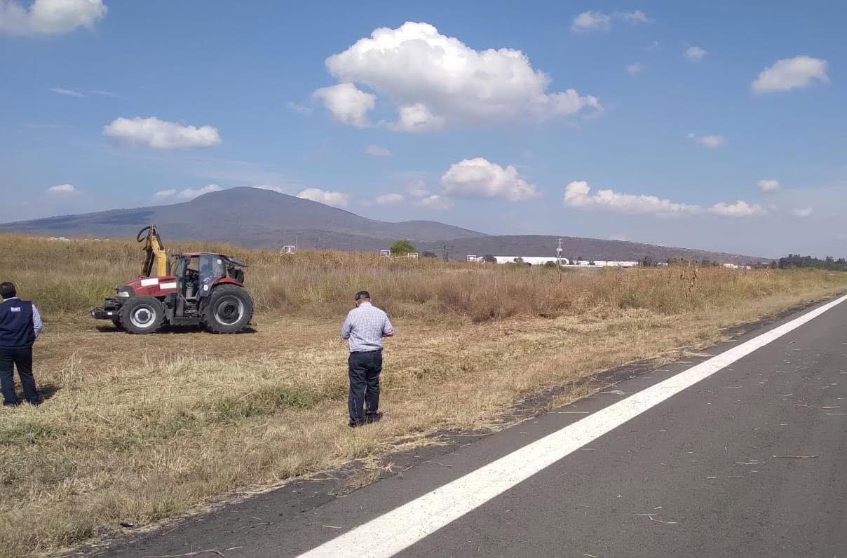 Realizan labores de mantenimiento y limpieza en el aeródromo