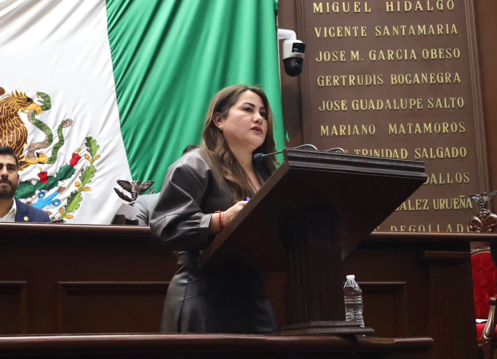 Jackie Avilés presenta iniciativa para fortalecer la protección y seguridad de las mujeres