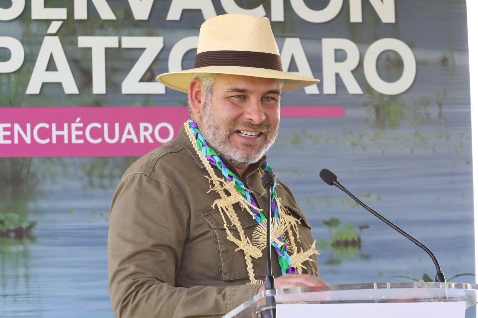 Bedolla apuesta por tecnología satelital para combatir la extracción ilegal de agua