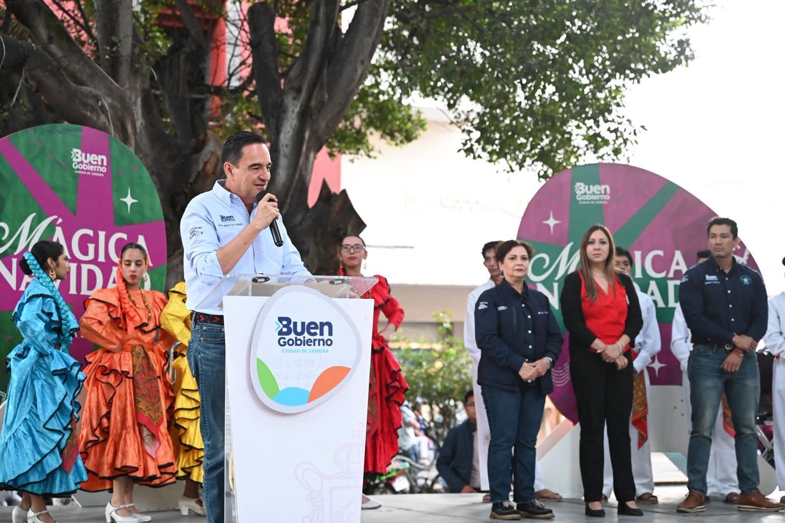 Carlos Soto da la bienvenida a migrantes del municipio