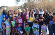 Angelica Luna e Isidoro Mosqueda realizaron la entrega de juguetes a cientos de niños jaconenses