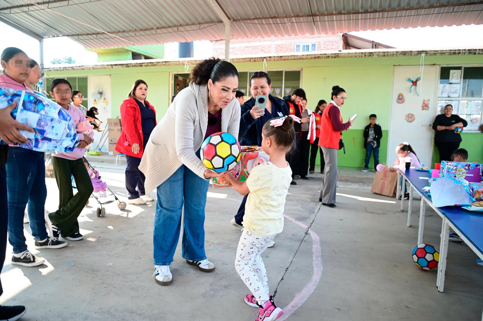 Rocío Soto impulsa la campaña “Esferas de Esperanza” en Zamora