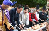 Carlos Soto comparte con familias zamoranas la tradición de la Rosca de Reyes