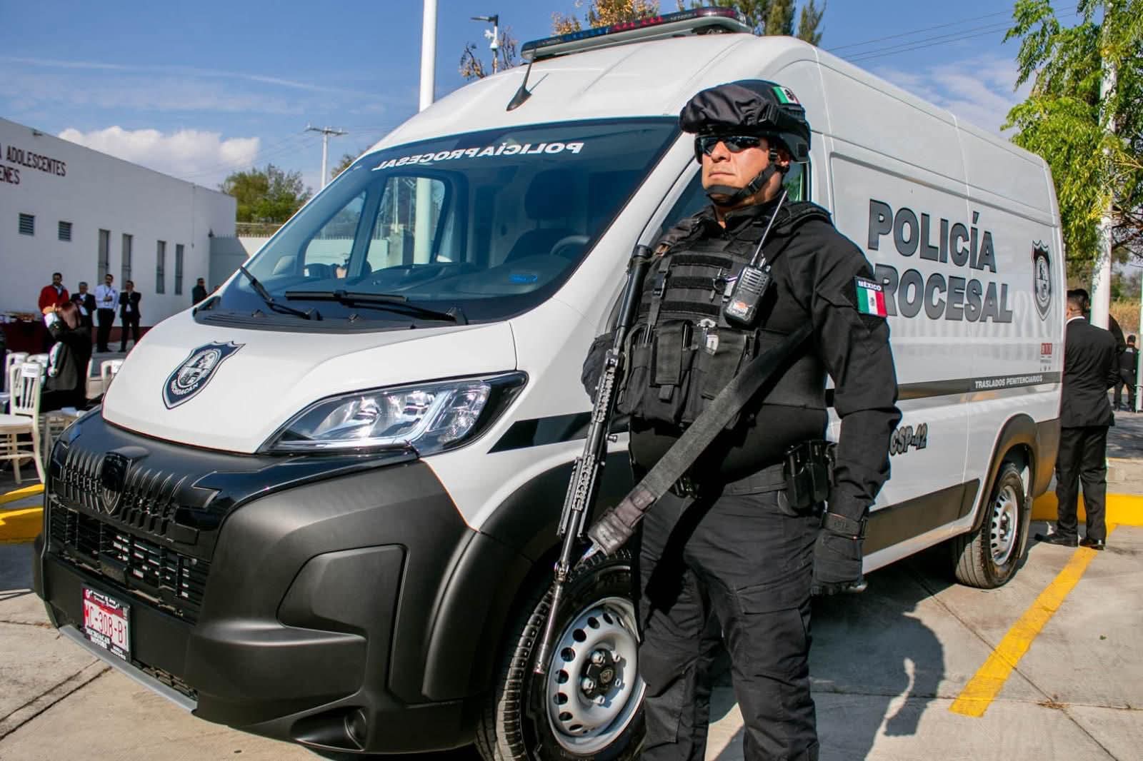 Refuerza Michoacán seguridad penitenciaria con entrega de unidades de traslado a penales