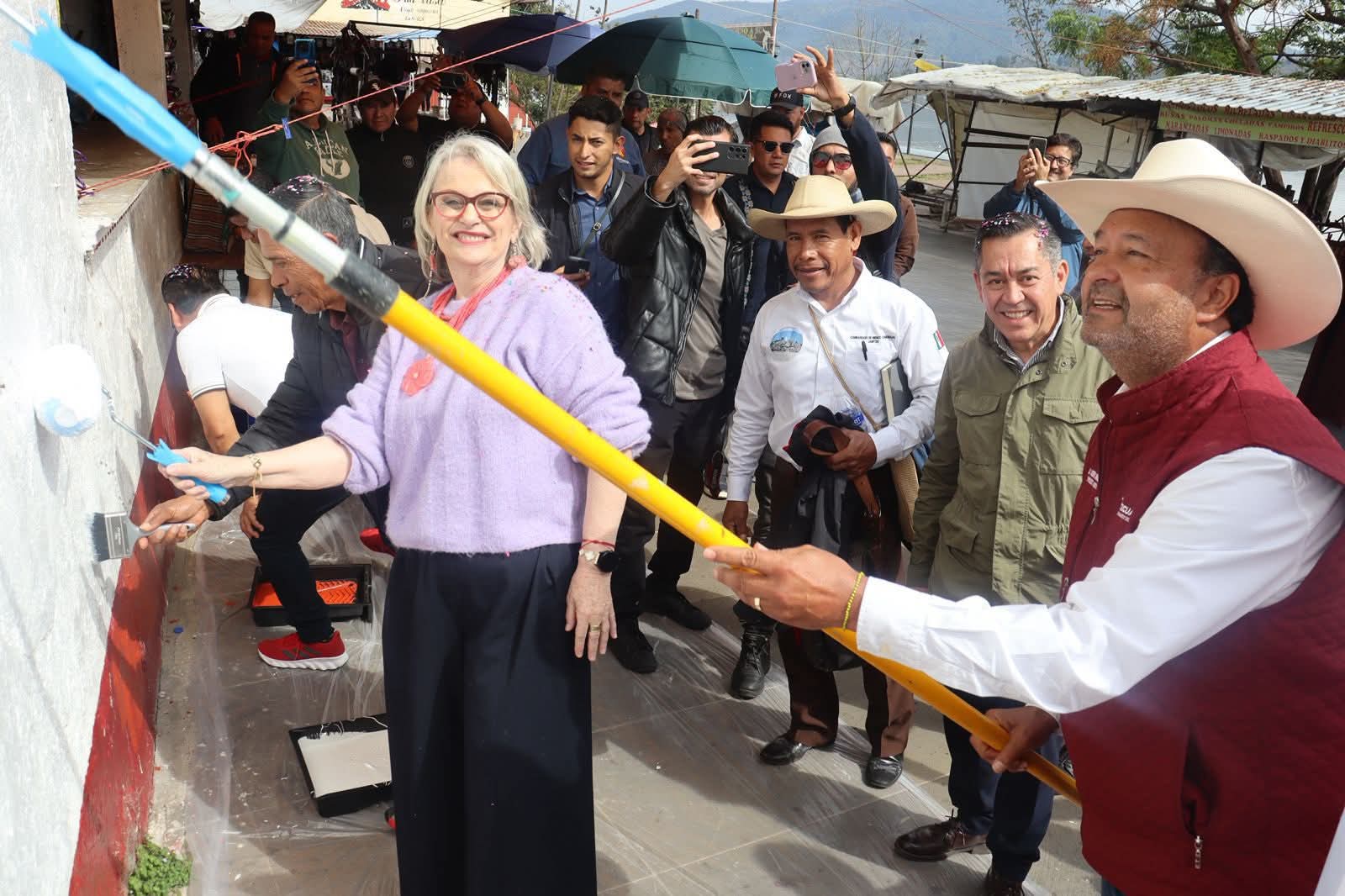 Michoacán y Federación dan inicio al programa Rutas Mágicas de Color en Janitzio: Sectur