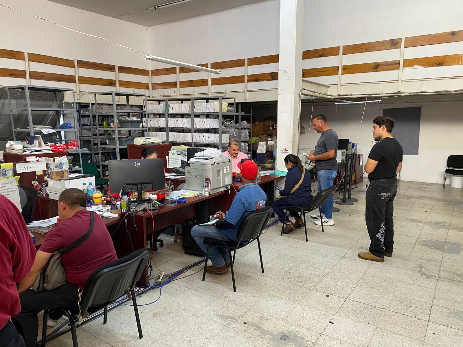 Llaman a tramitar licencia para automovilistas y motociclistas