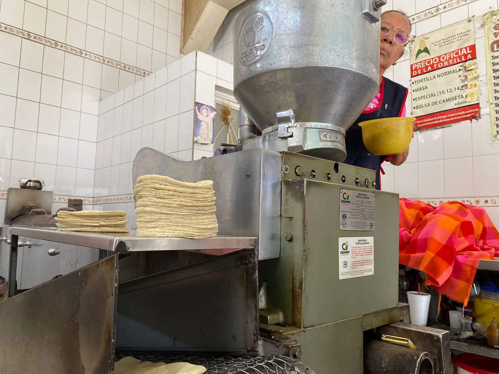 Prometen tortilleros zamoranos no subir sus precios