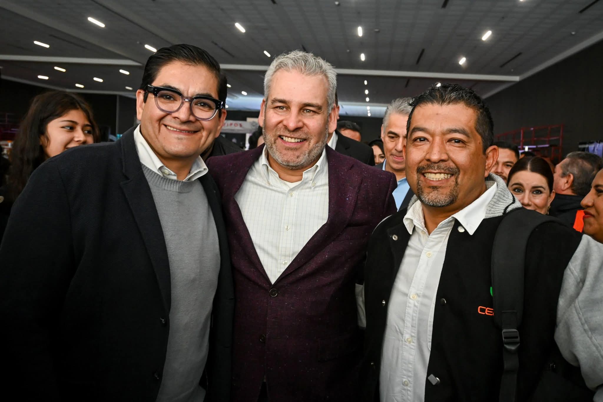 Reconoce Arturo Hernández la participación de jóvenes tangancicuarenses en Campeonato Nacional de Robótica.