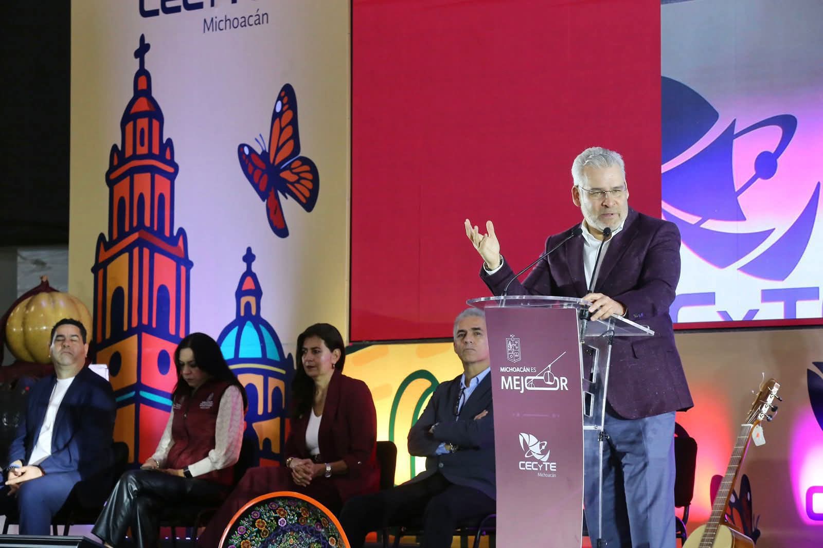 Convoca Bedolla a jóvenes michoacanos a crear red social 100 % mexicana