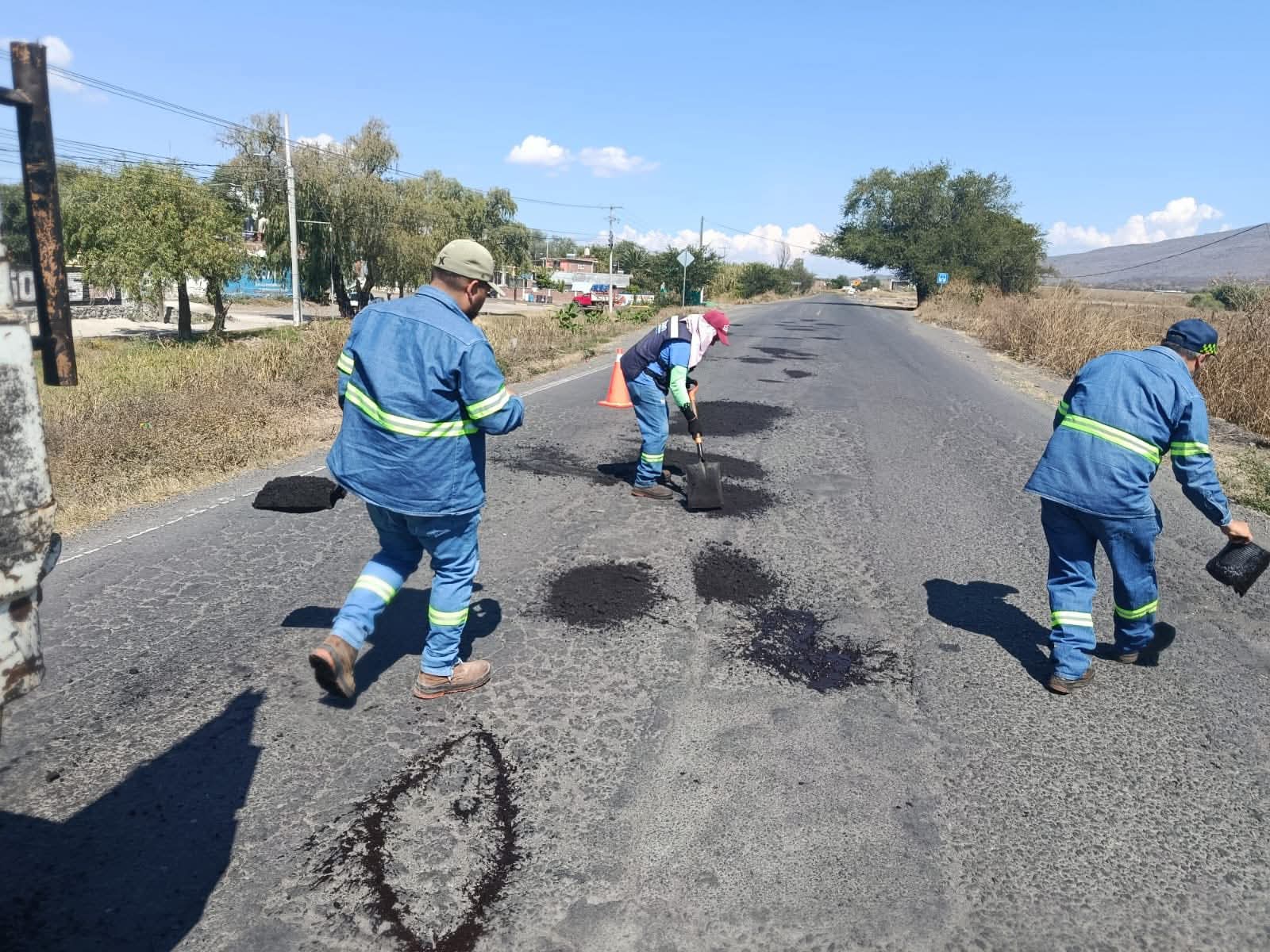 Realizan mantenimiento a la carretera federal Zamora–La Piedad para mayor seguridad vial