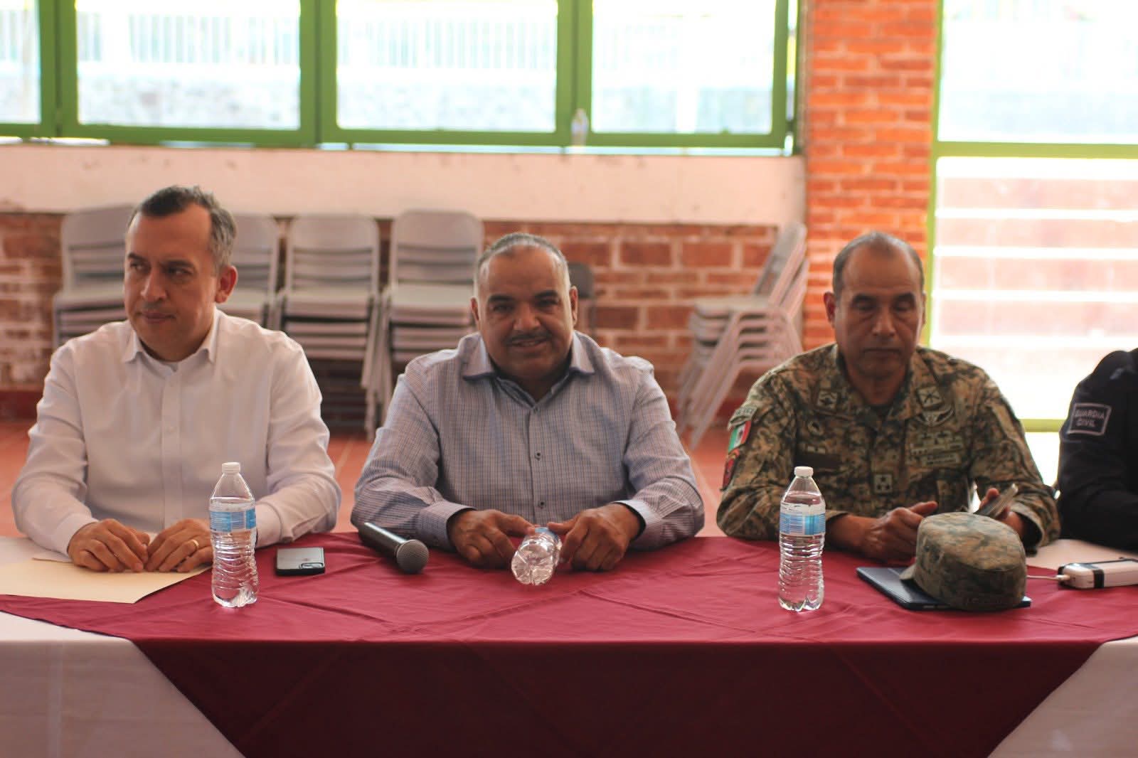 Isidoro Mosqueda encabezó la reunión para organizar los operativos de seguridad en la Feria de la Fresa 2026