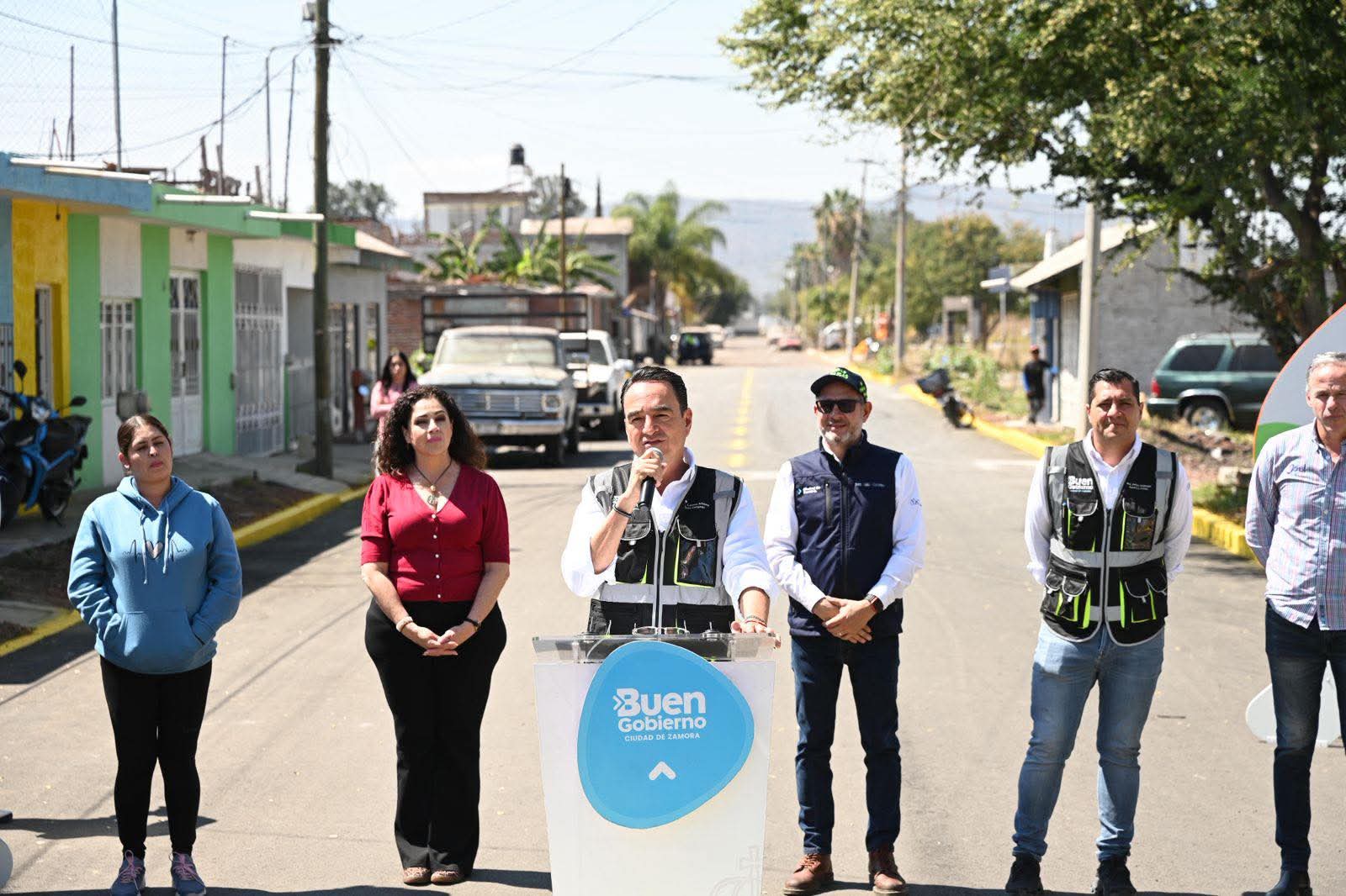 Carlos Soto inauguró obra en calle Cerro de la Beatiila en Valle Dorado