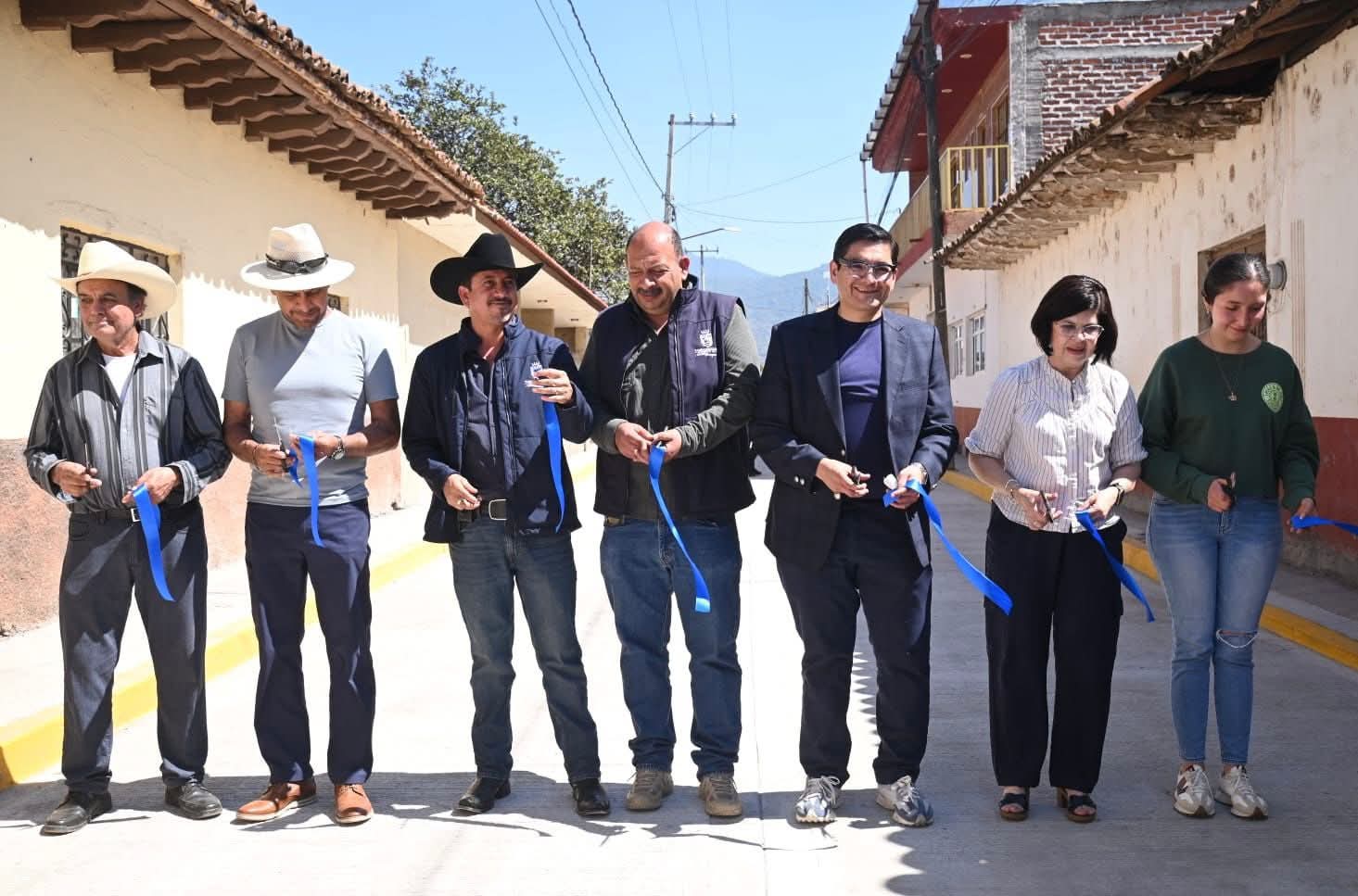Impulsa Gobierno de Tangancícuaro infraestructura vial y educativa en el Valle de Guadalupe.