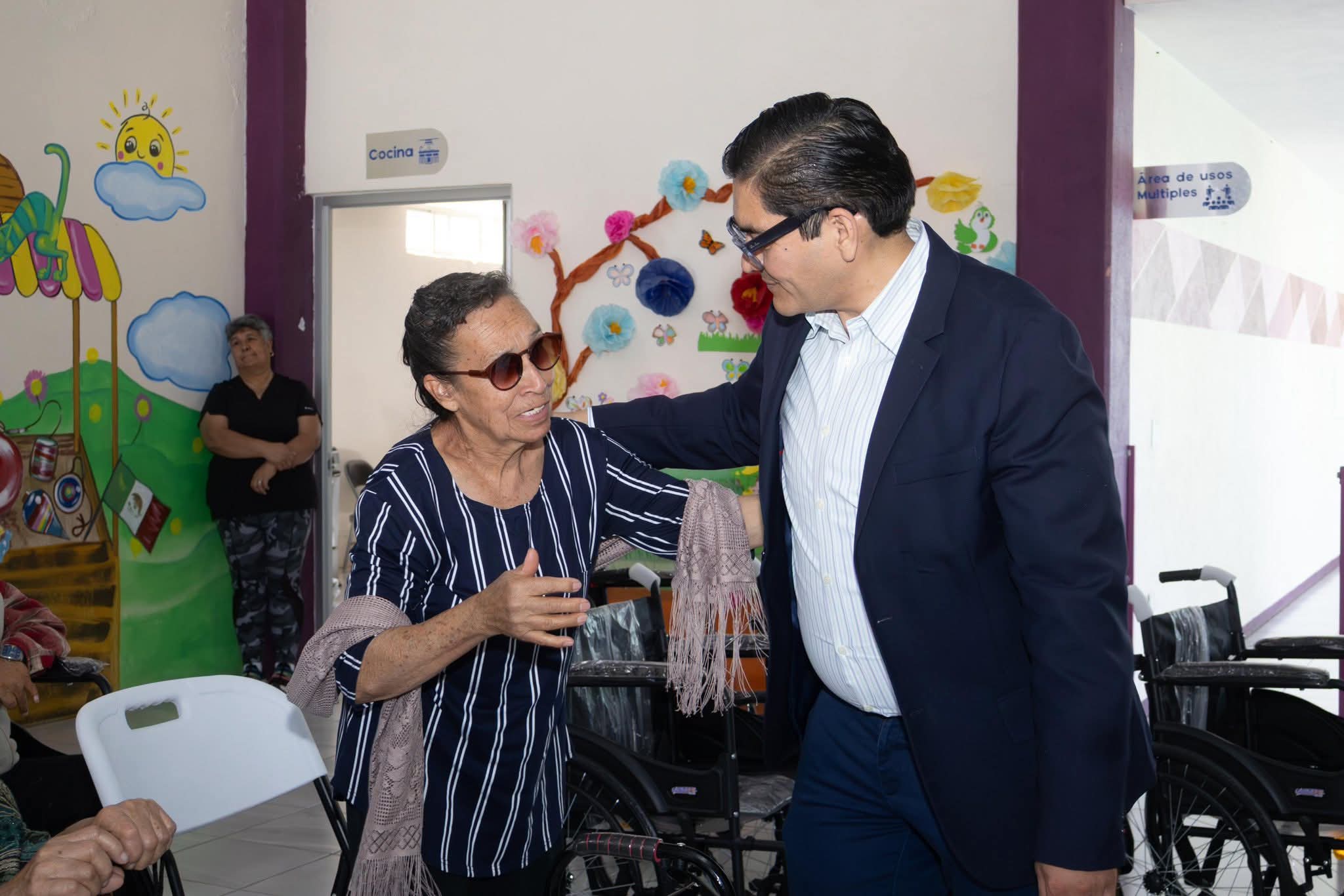 Unidos por el bienestar de quienes más lo necesitan: DIF Tangancícuaro entrega aparatos funcionales a adultos mayores.
