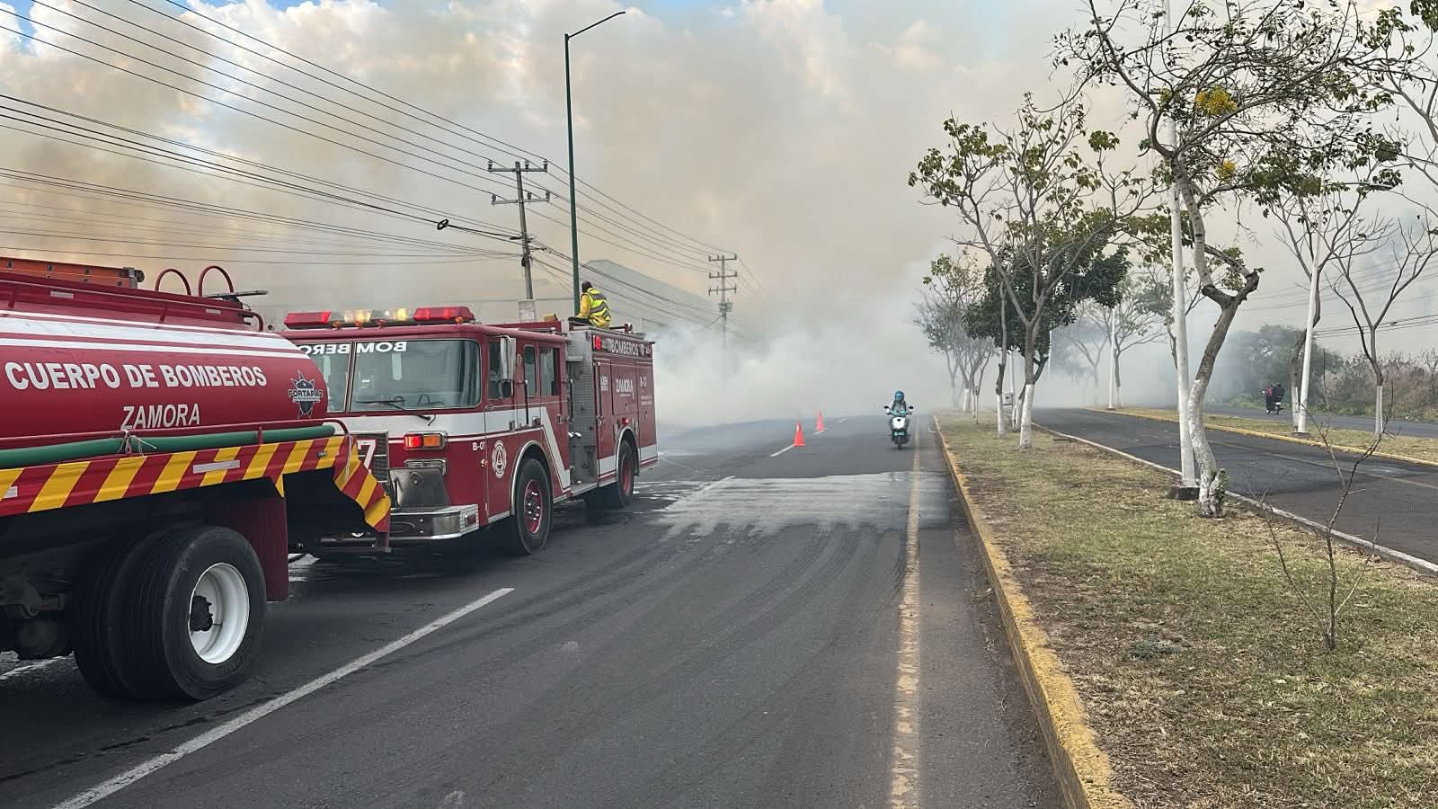 Controlan quema de pastizales en parcelas; descartan afectación a bodegas o instalaciones de Pepsi
