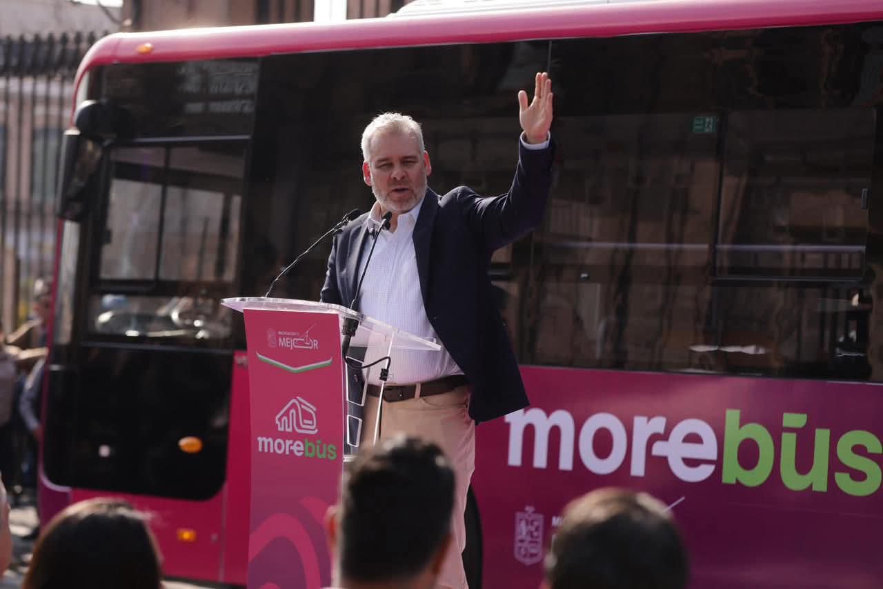 Bedolla presenta el Morebús, nuevo transporte que pone fin a más de 50 años de rezago en movilidad