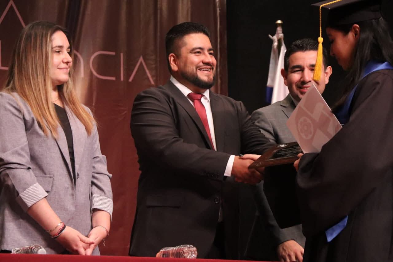 Entrega el Tec de Zamora a 426 profesionistas