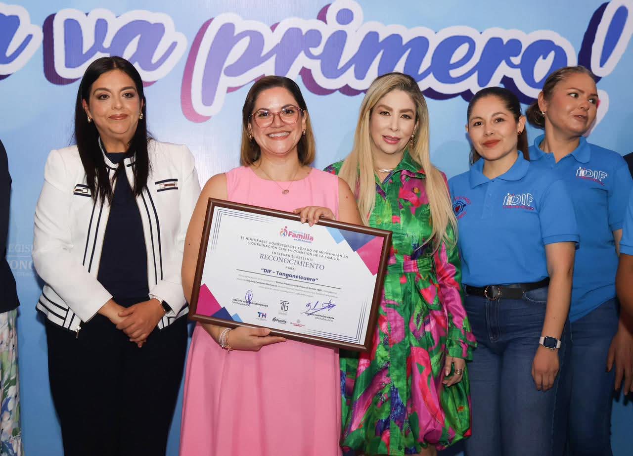 DIF Tangancícuaro recibe reconocimiento del Congreso del Estado por el programa “Alimentando Corazones”.
