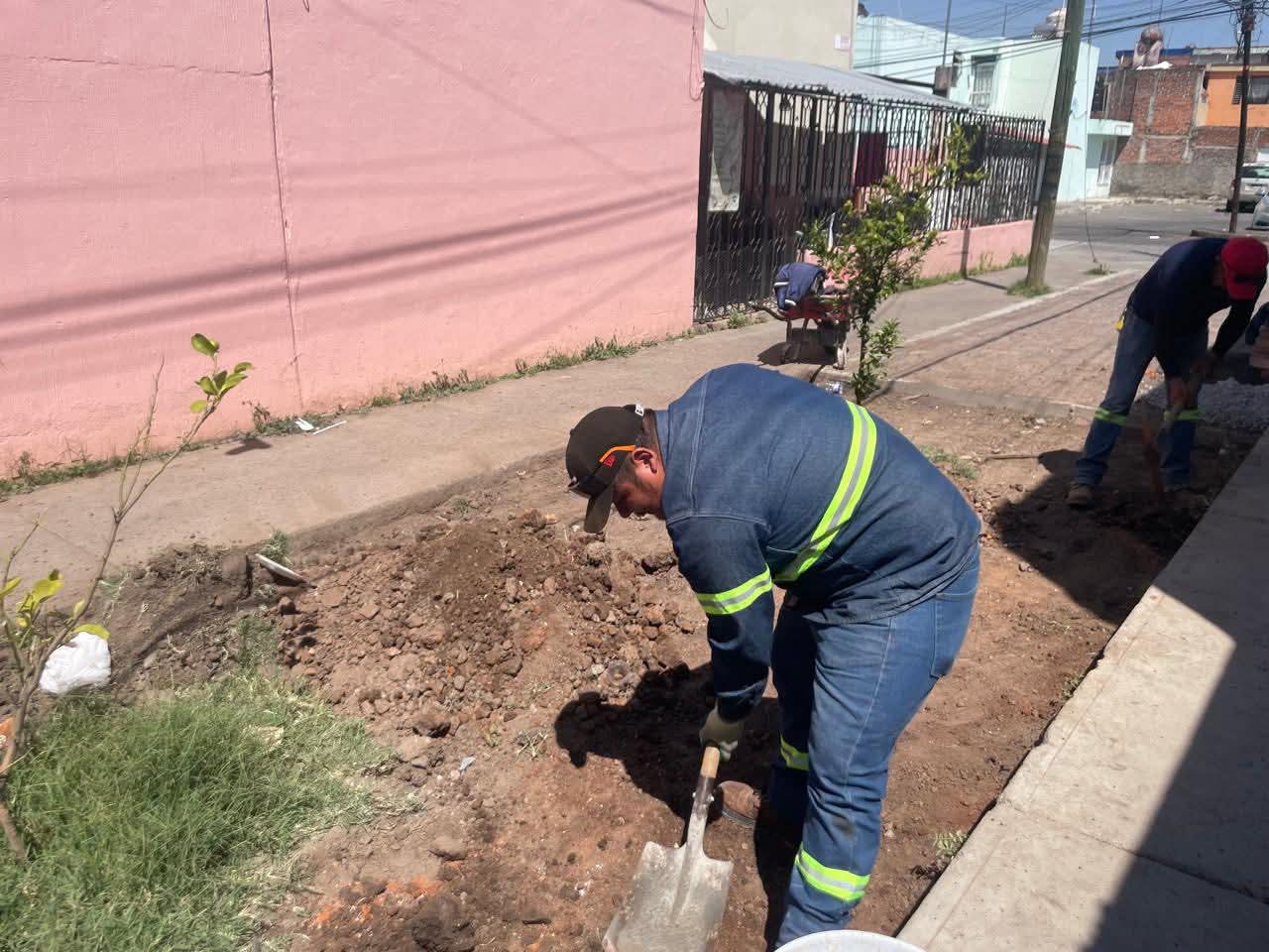 Colocan adoquín en andador Manzano de Arboledas Segunda Sección