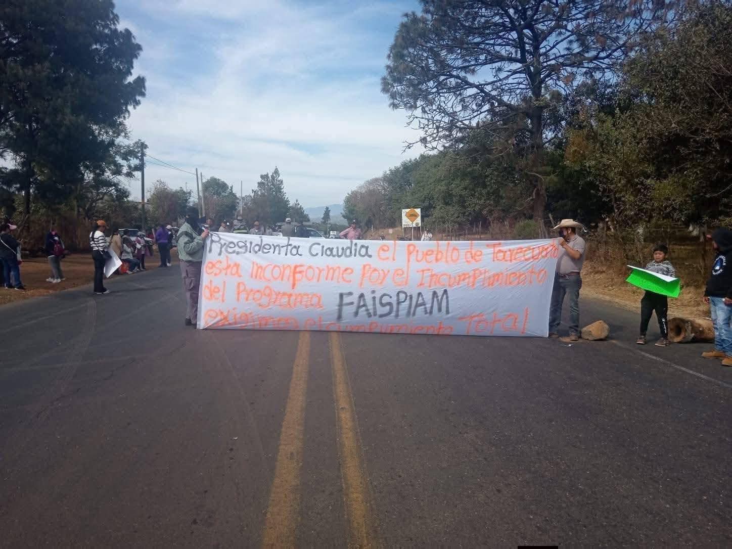 Continúa bloqueo en la Carretera Jacona – Los Reyes