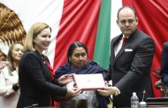 Congreso del Estado entrega condecoración Mujer Michoacana a Juana Bravo y Adriana Contreras