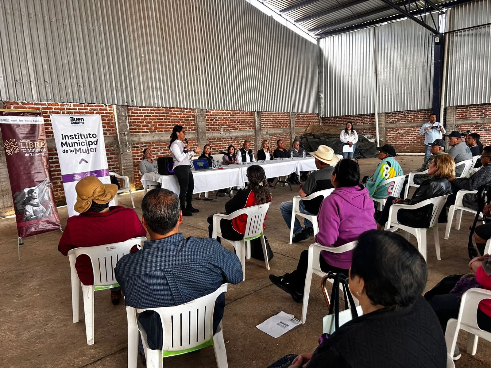 Imparten plática “Prepárate para el 8M” a mujeres de La Rinconada