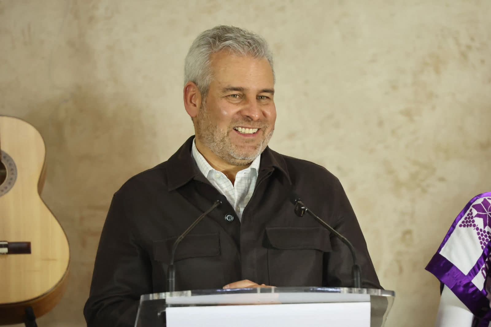 Bedolla y Josefina Rodríguez anuncian nueva ruta aérea AIFA-Morelia-Uruapan