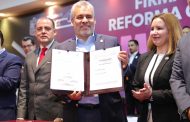 Bedolla firma decreto histórico que pone fin a la herencia de deudas en Michoacán