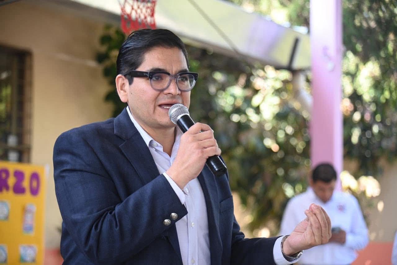 Colocan tope en acceso principal a Tangancícuaro