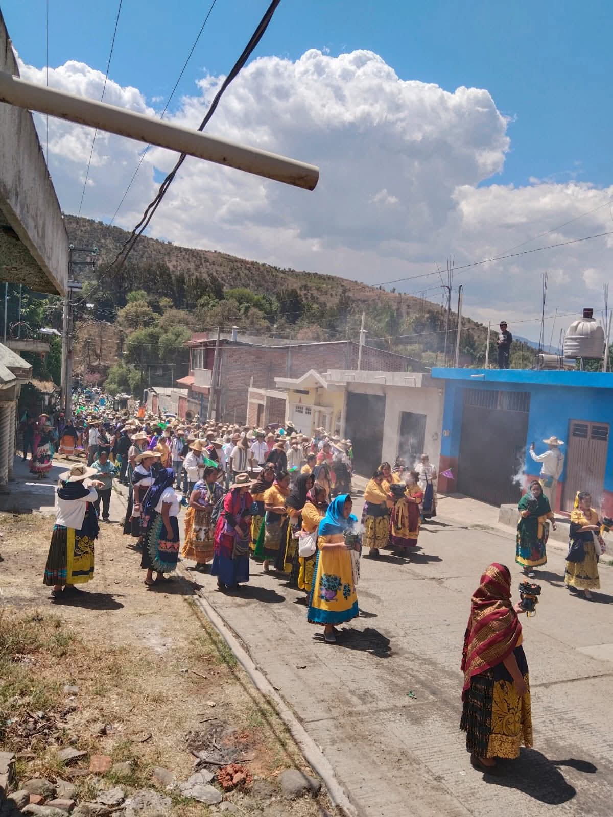 Realizan la entrega recepción de los símbolos a la comunidad de Ichan